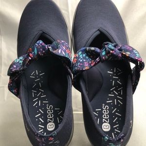 Bzee Navy blue slip on with flowered bow